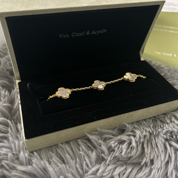Van Cleef & Arpels Gold and Cream Bracelet - Picture 2 of 15